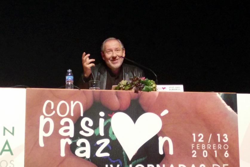 José Luis Almarza durante su ponencia