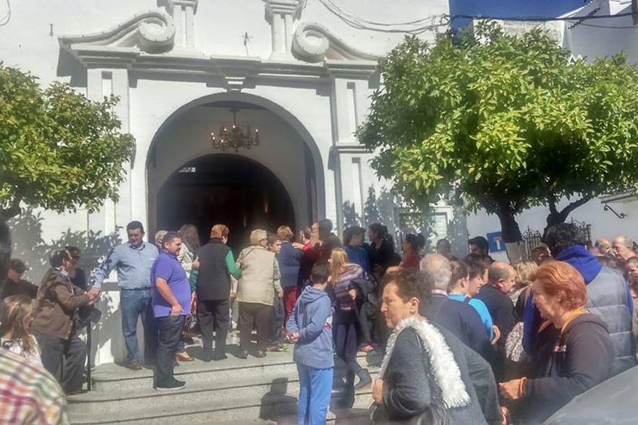 Alcaucín se vuelca con el sacerdote Manuel Bermúdez