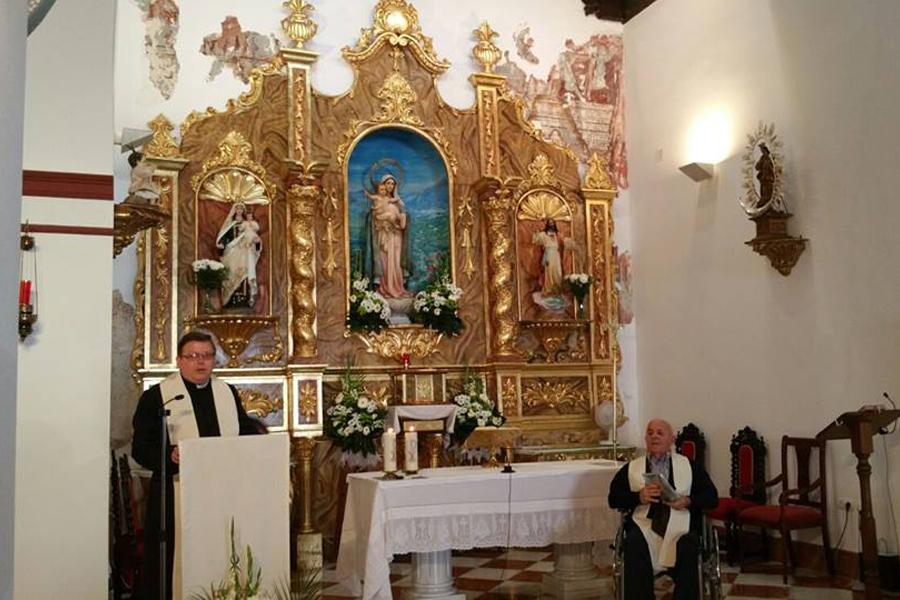 Alcaucín se vuelca con el sacerdote Manuel Bermúdez