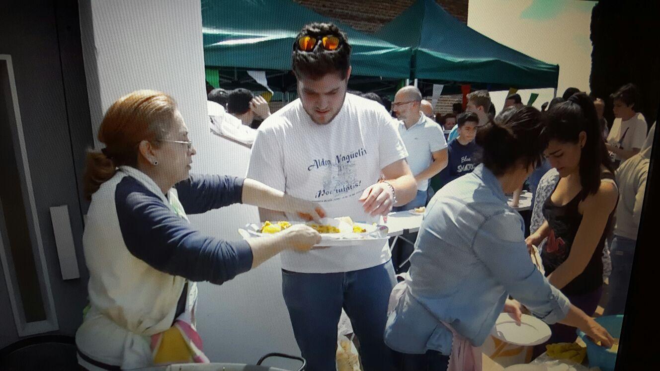 Paella solidaria de Pascua en Santa María de Vélez