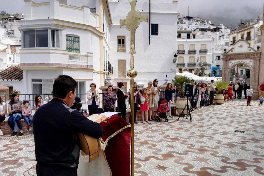 Misión en la plaza de Cómpeta. FOTO: A. MORENO
