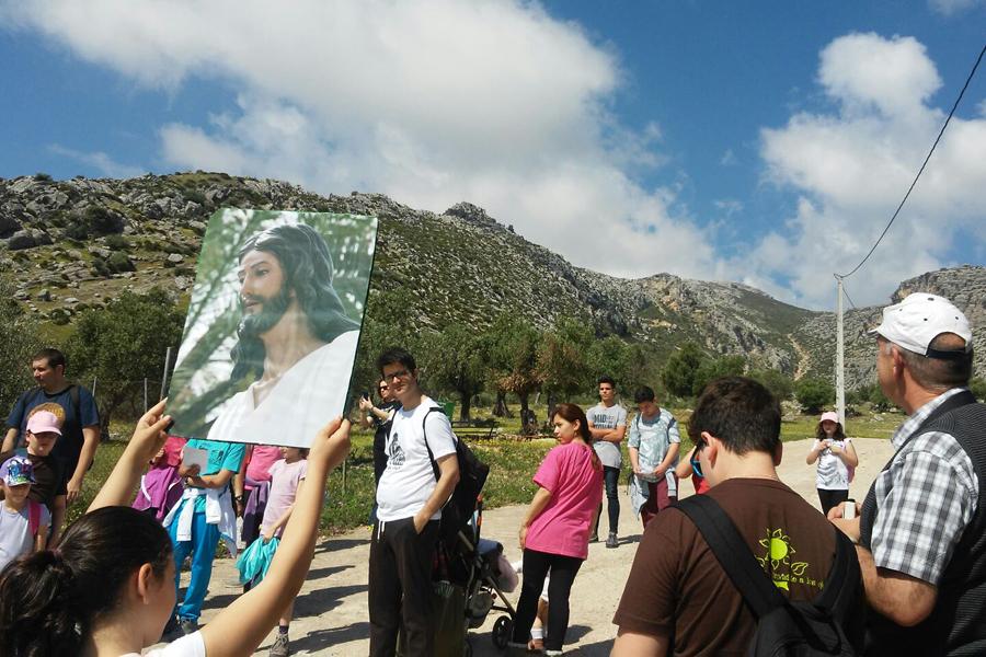 Niños y jóvenes del arciprestazgo de Álora peregrinan a la Ermita de la Sierra, Valle de Abdalajís