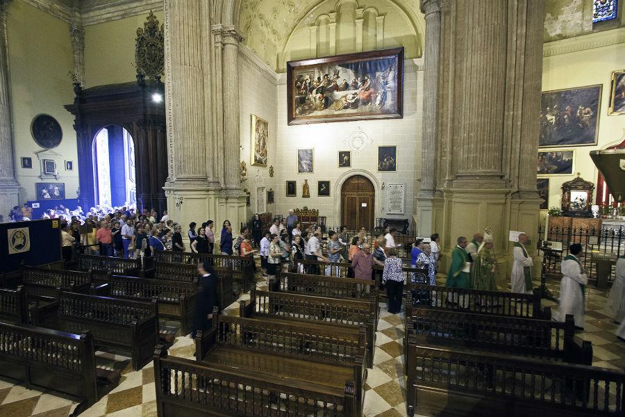 El arciprestazgo de San Cayetano atraviesa la Puerta Santa de la Catedral