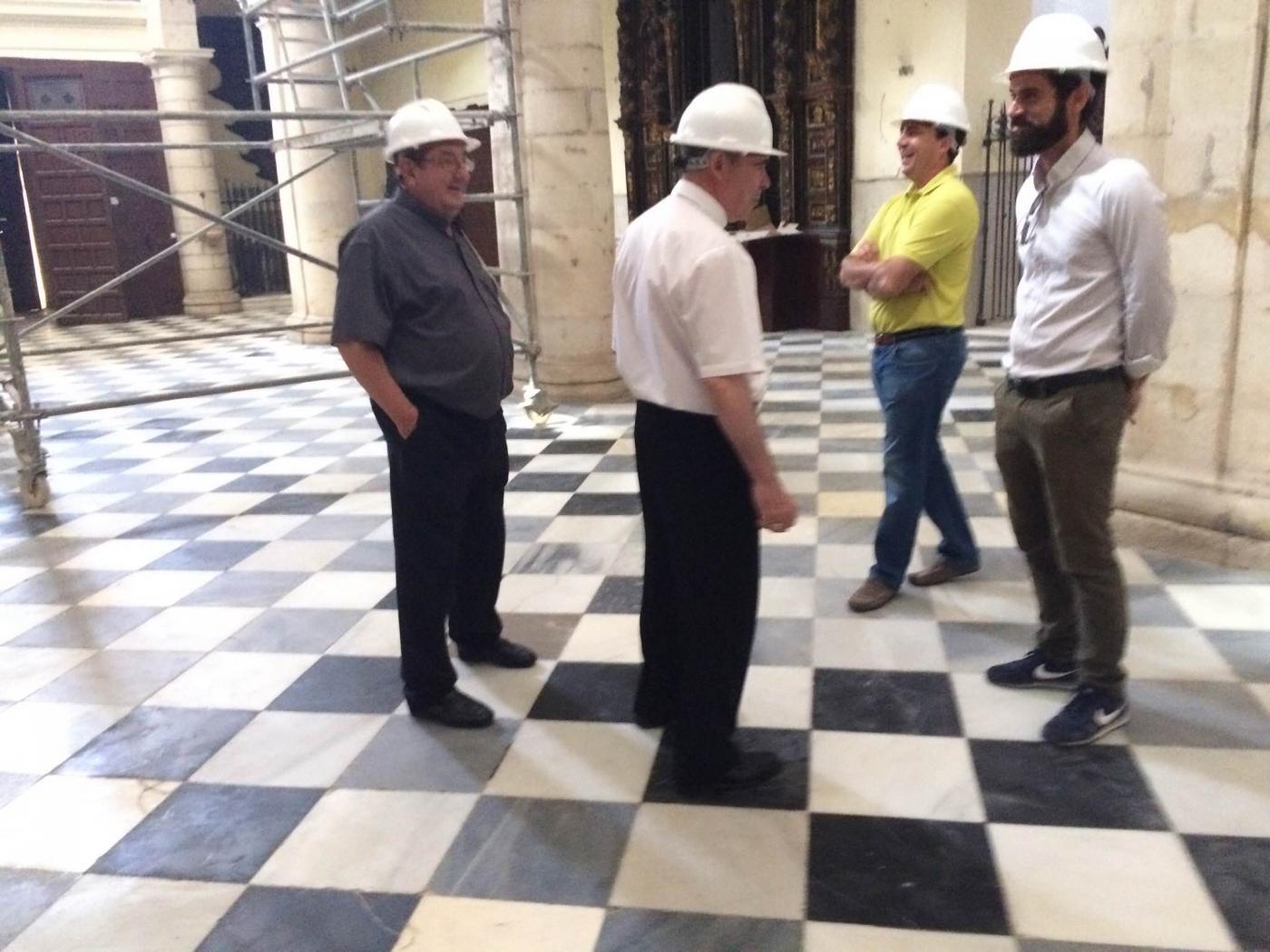 Visita del Sr. Obispo a las obras de la Inmaculada Concepción en Melilla