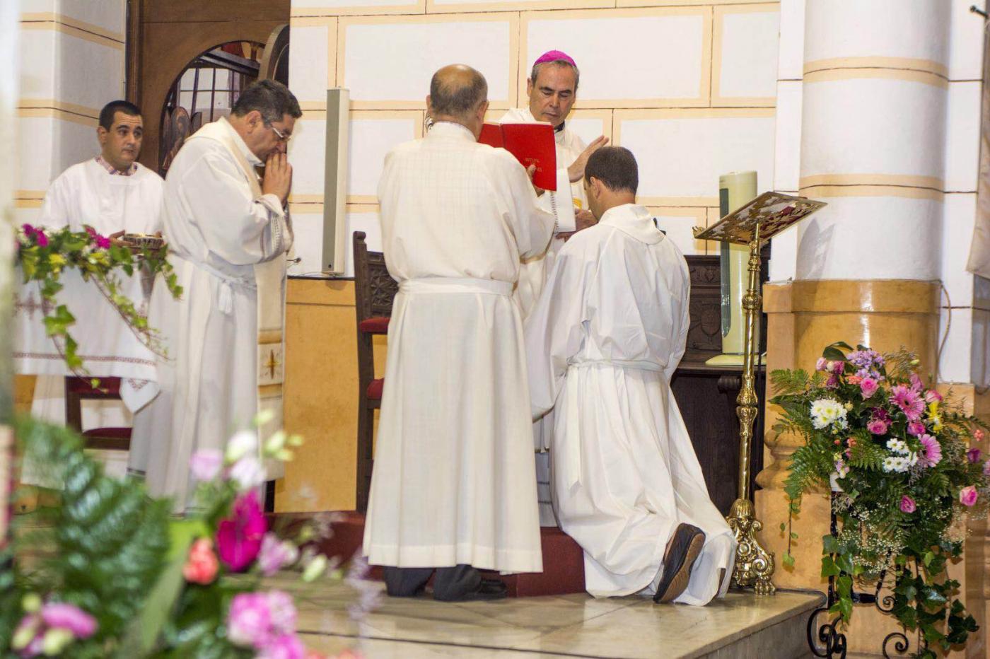 Misa en la que se instituyeron los ministerios de acólito y lector de Fernando Moreno