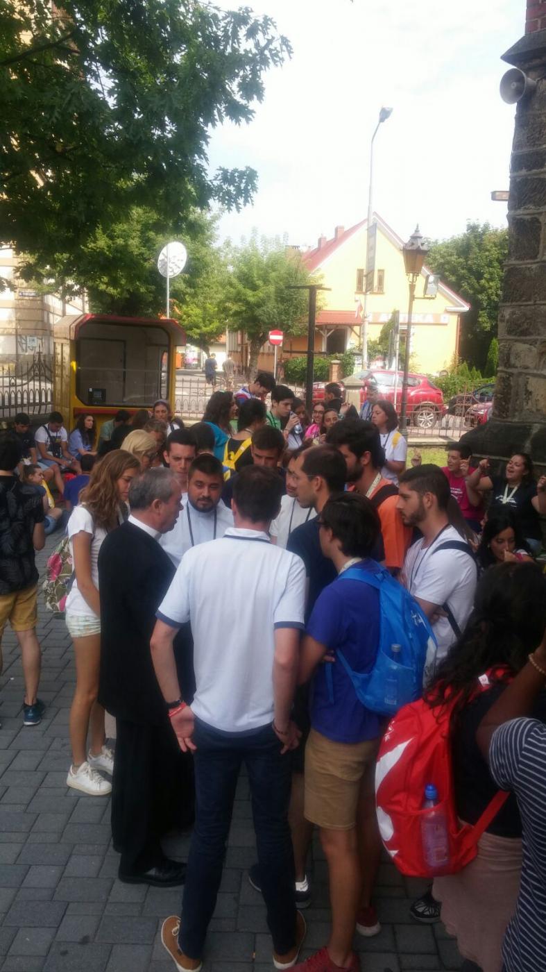 Jóvenes de la Diócesis de Málaga, junto al Sr. Obispo, en Bochnia, camino de la JMJ Cracovia 2016