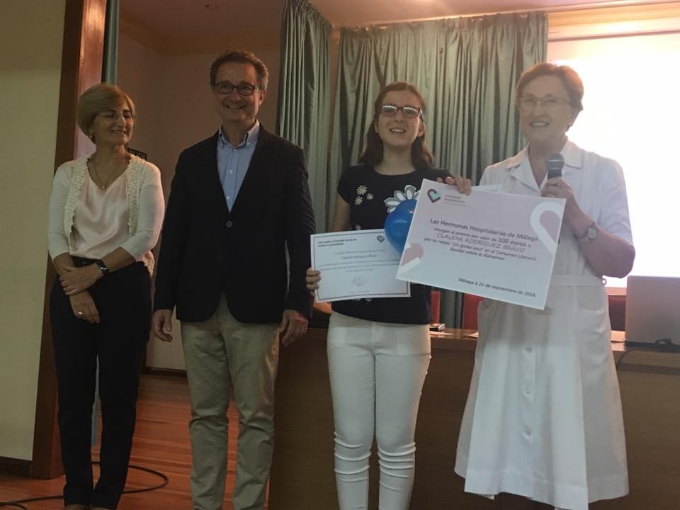 Entrega del premio a Isabel Moreno. FOTO: FACEBOOK