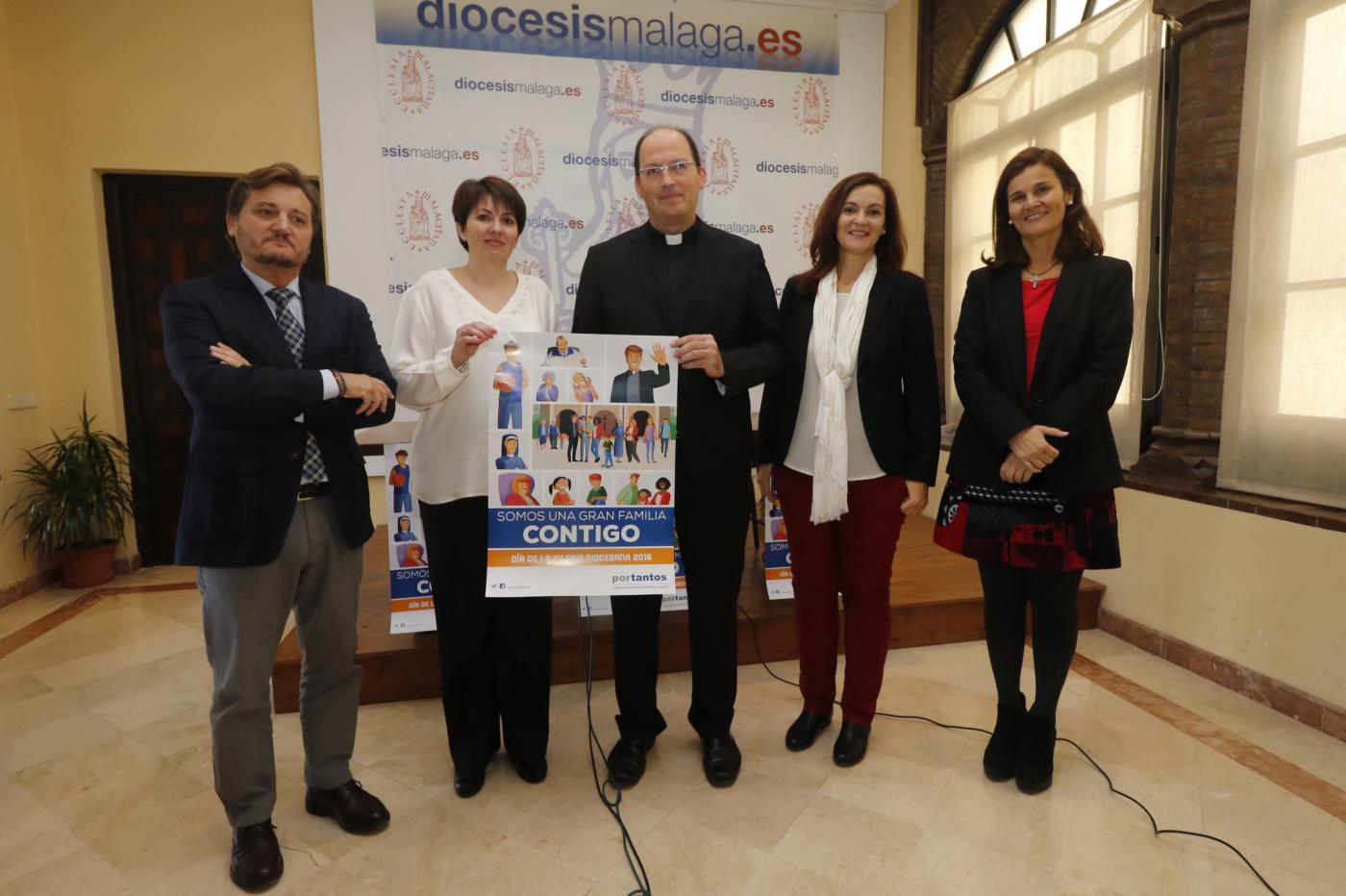 Miembros del equipo de administración, junto al Ecónomo Diocesano, Guillermo Tejero, y la portavoz de la Diócesis de Málaga, Ana Medina