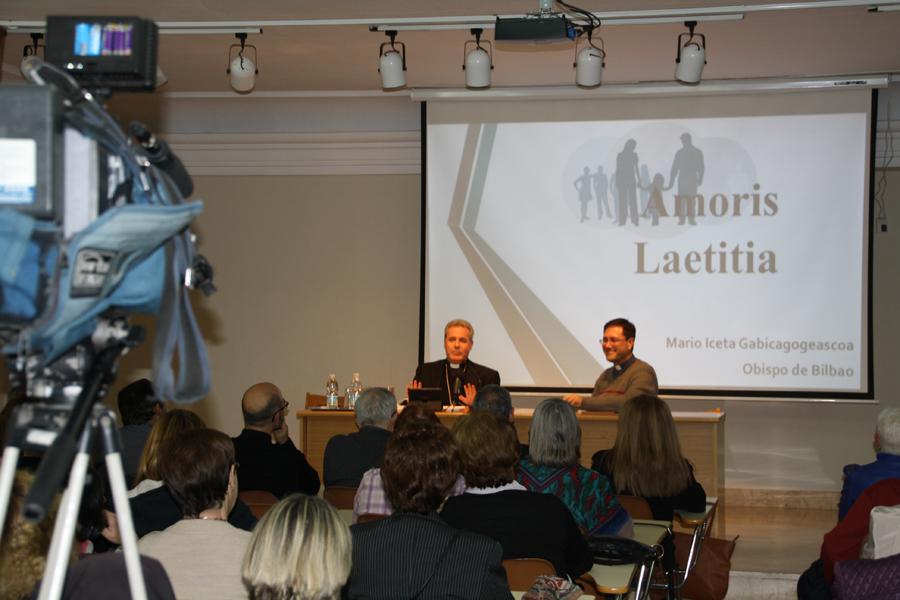 Conferencia de Mons. Iceta, Obispo de Bilbao, en el ciclo sobre "Amoris laetitia"