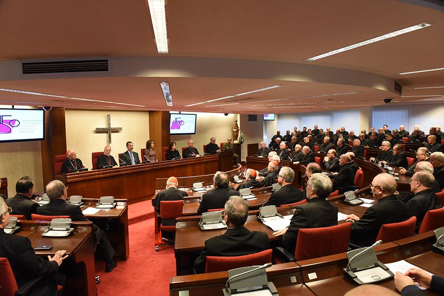 SS. MM. los Reyes, en su visita a la Asamblea Plenaria de la Conferencia Episcopal Española