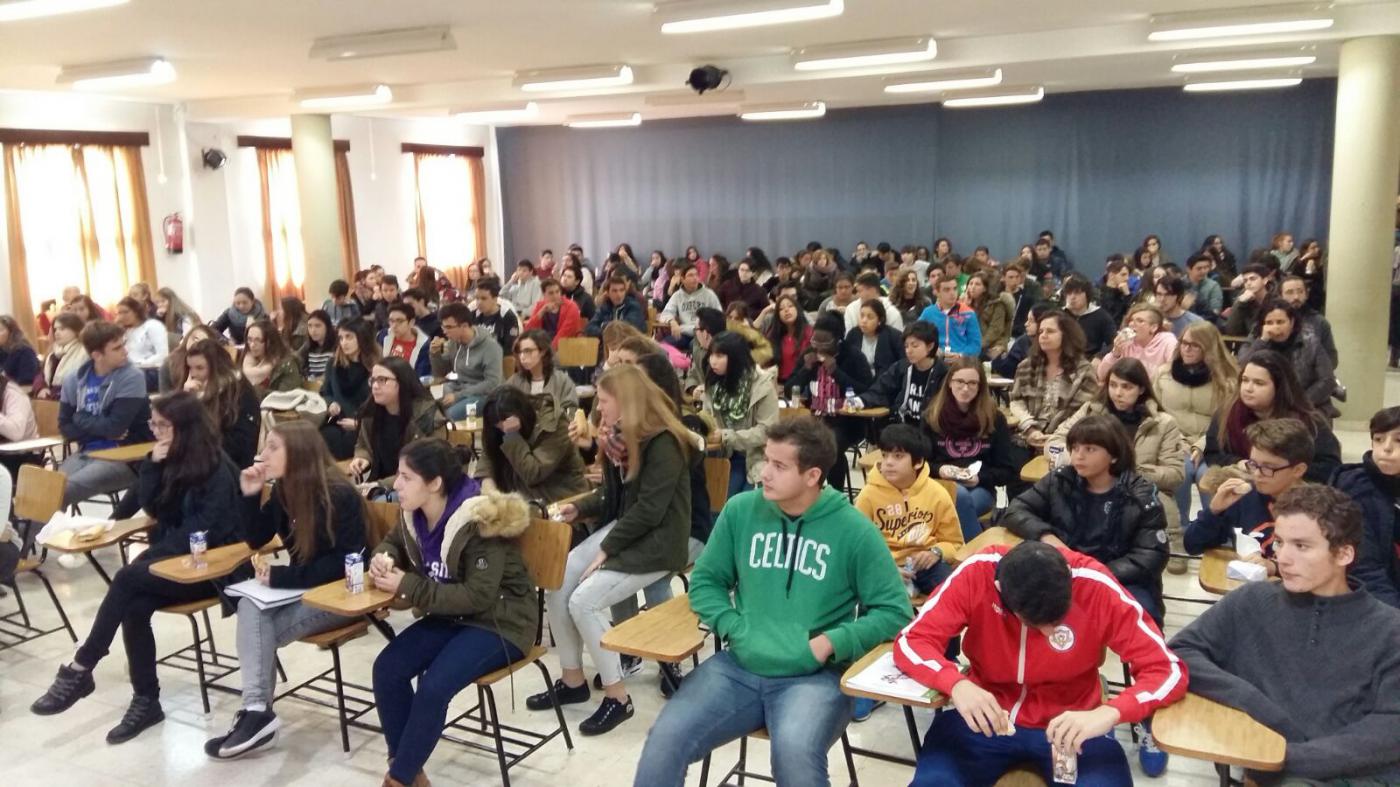 Alumnos de San José contra la violencia hacia la mujer