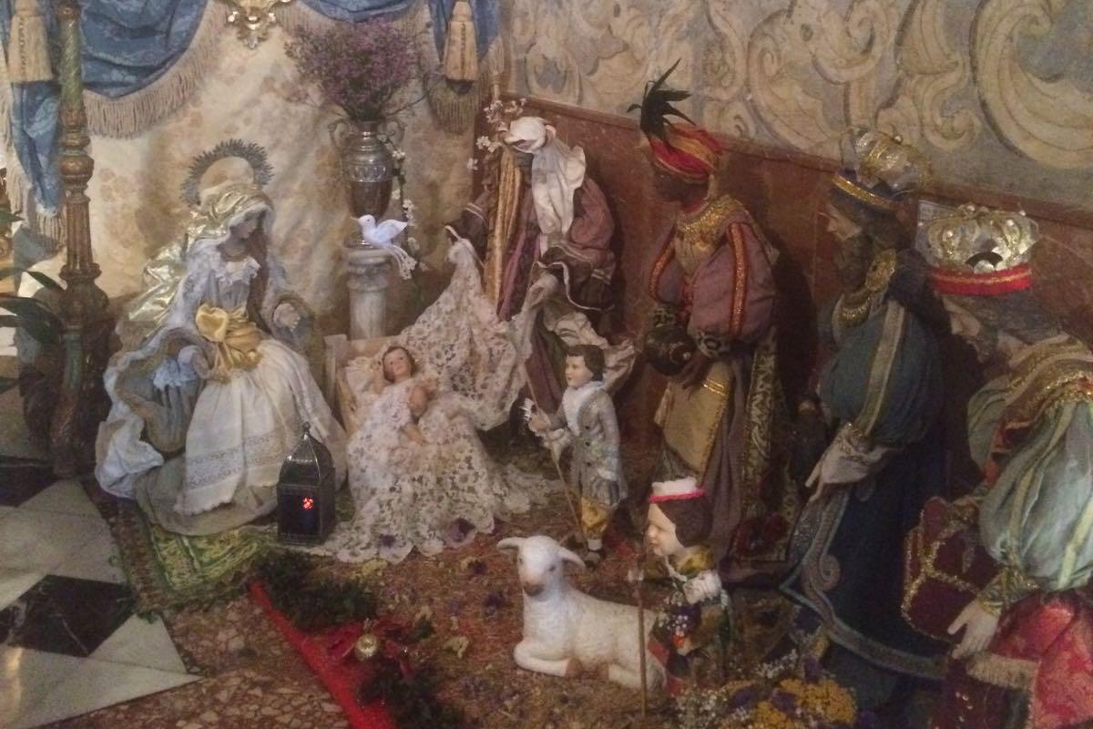 Nacimiento al estilo barroco que realiza todos los años la Hermandad de las Angustias de Nerja