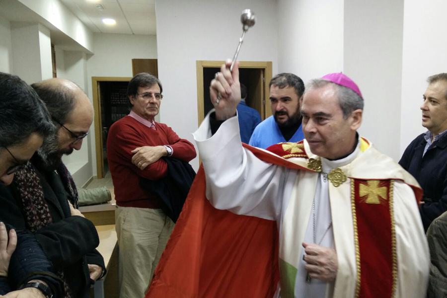 Bendición de "Calor y café" por el obispo de Málaga, Jesús Catalá