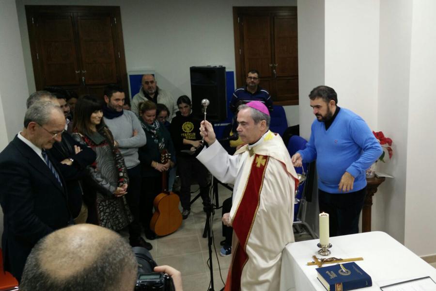 Bendición de "Calor y café" por el obispo de Málaga, Jesús Catalá