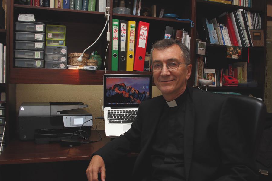 Javier Palos: «El Club la Caleta es fruto de la colaboración familiar»