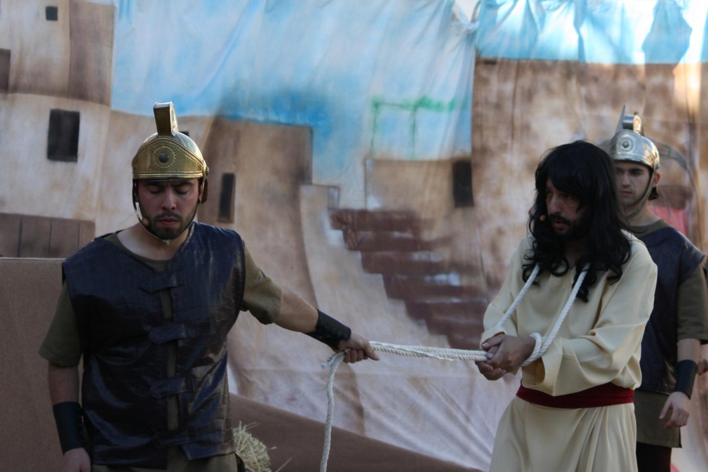 "El Paso de Villanueva de Tapia" en verso // E. LLAMAS