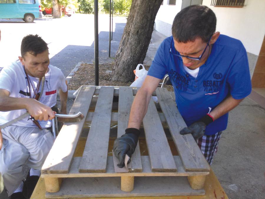 Los residentes del hogar Colichet llenan su vida con multitud de talleres