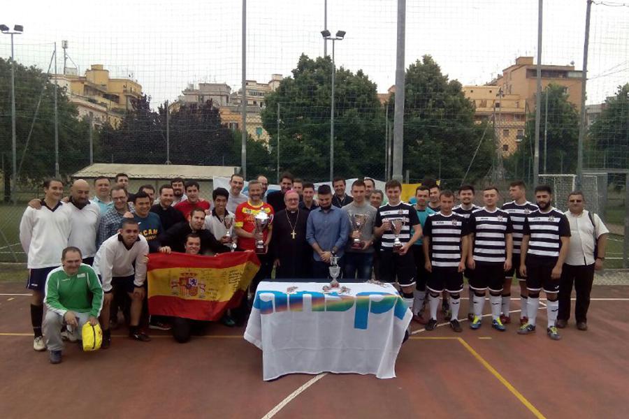 Dos goles malagueños en la victoria de la copa Amicizia para el Colegio Español