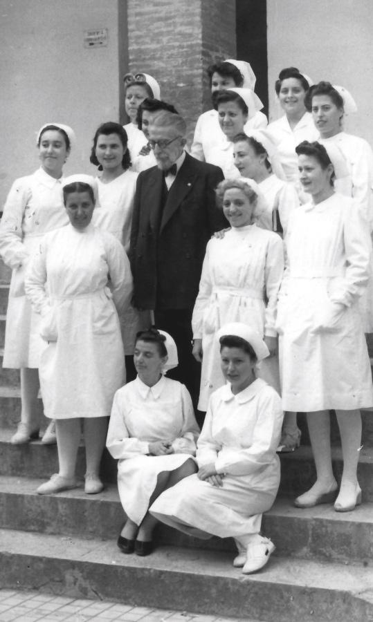 Dr. Gálvez junto al personal del Hospital Civil