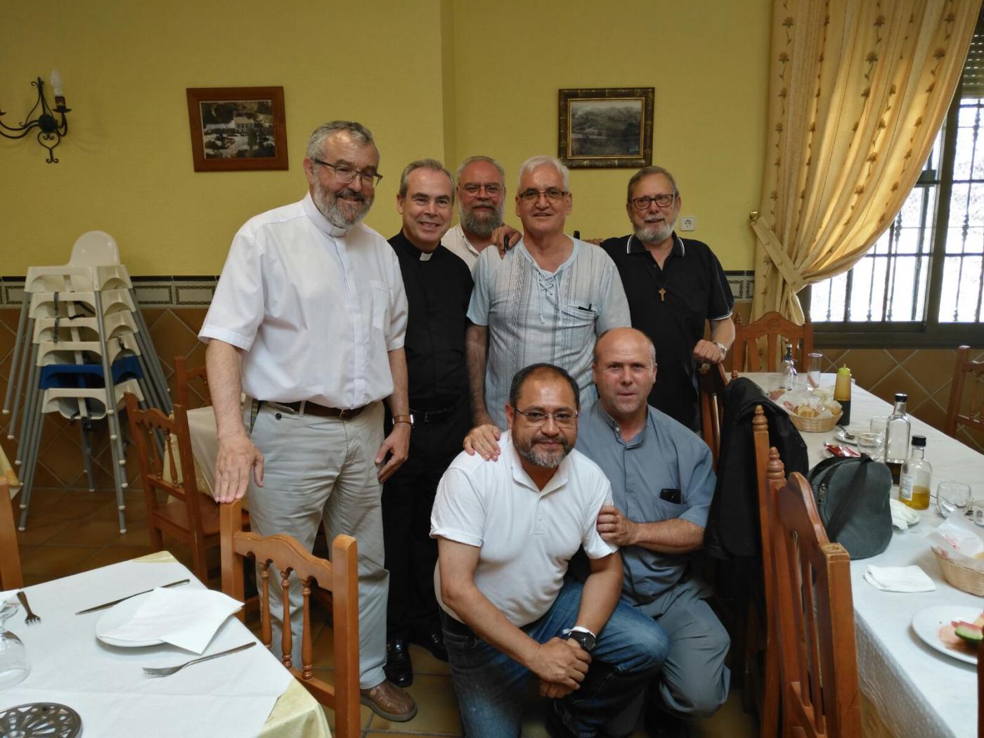 Sacerdotes misioneros comparten un encuentro fraterno