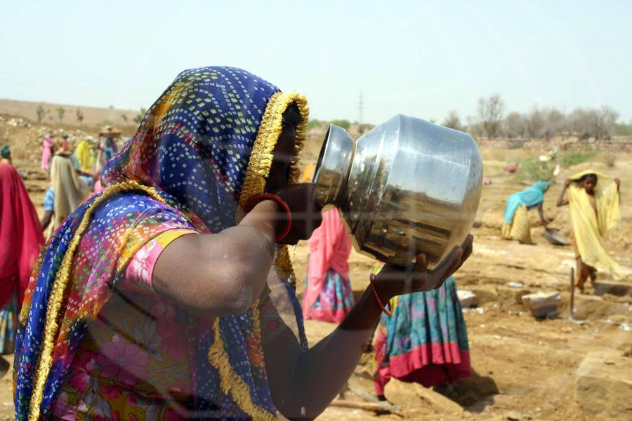 Mercadillo y barra solidaria