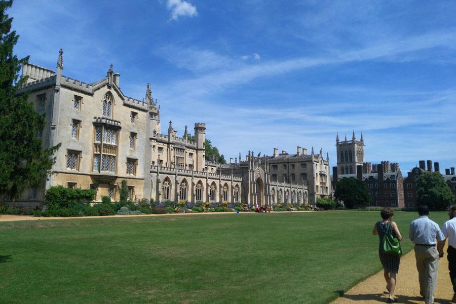 Ponencia del sacerdote Emilio López en Cambridge