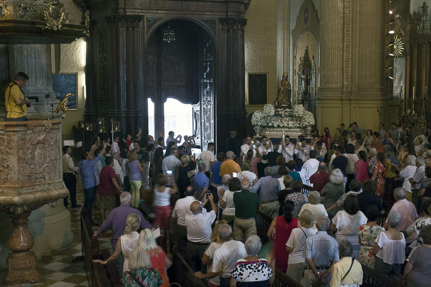 La Virgen de la Victoria en la Catedral en el traslado desde su Santuario. FOTO: M. ZAMORA
