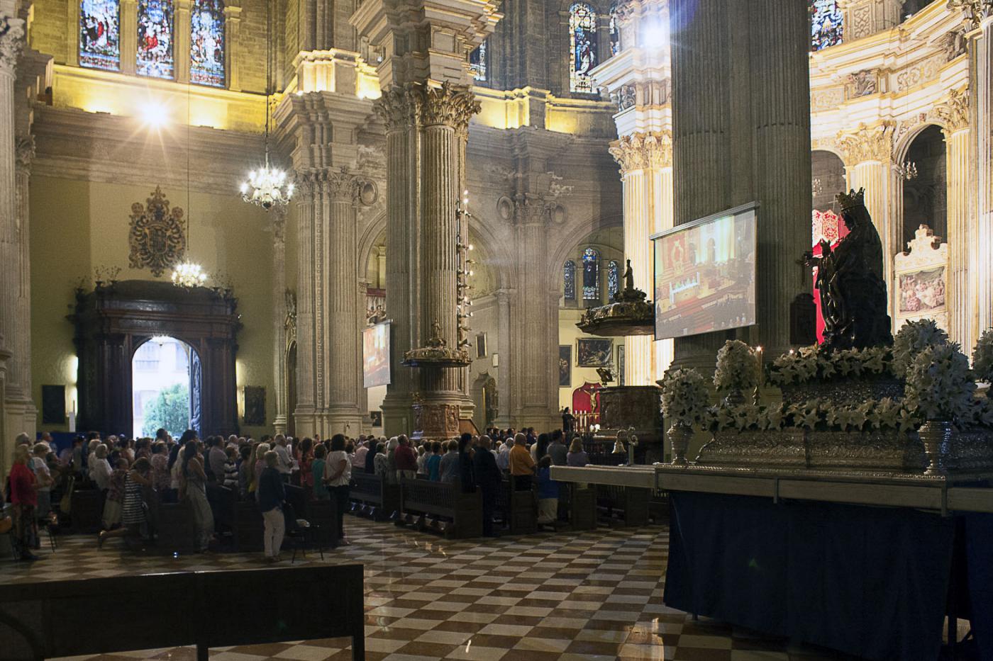 La Virgen de la Victoria en la Catedral en el traslado desde su Santuario. FOTO: M. ZAMORA