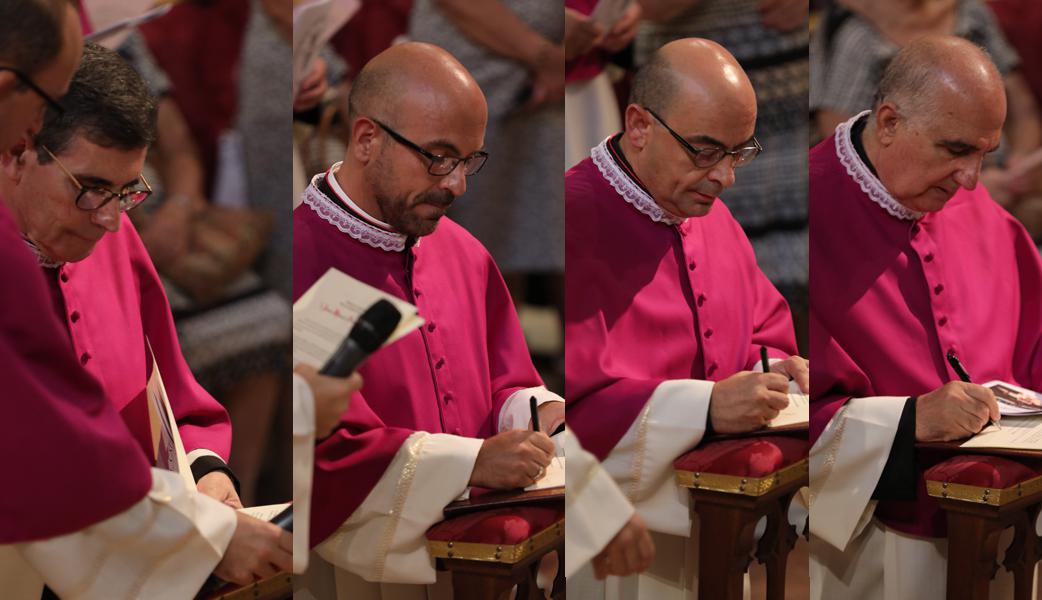 Los cuatro canónigos, en la firma del juramento del cargo