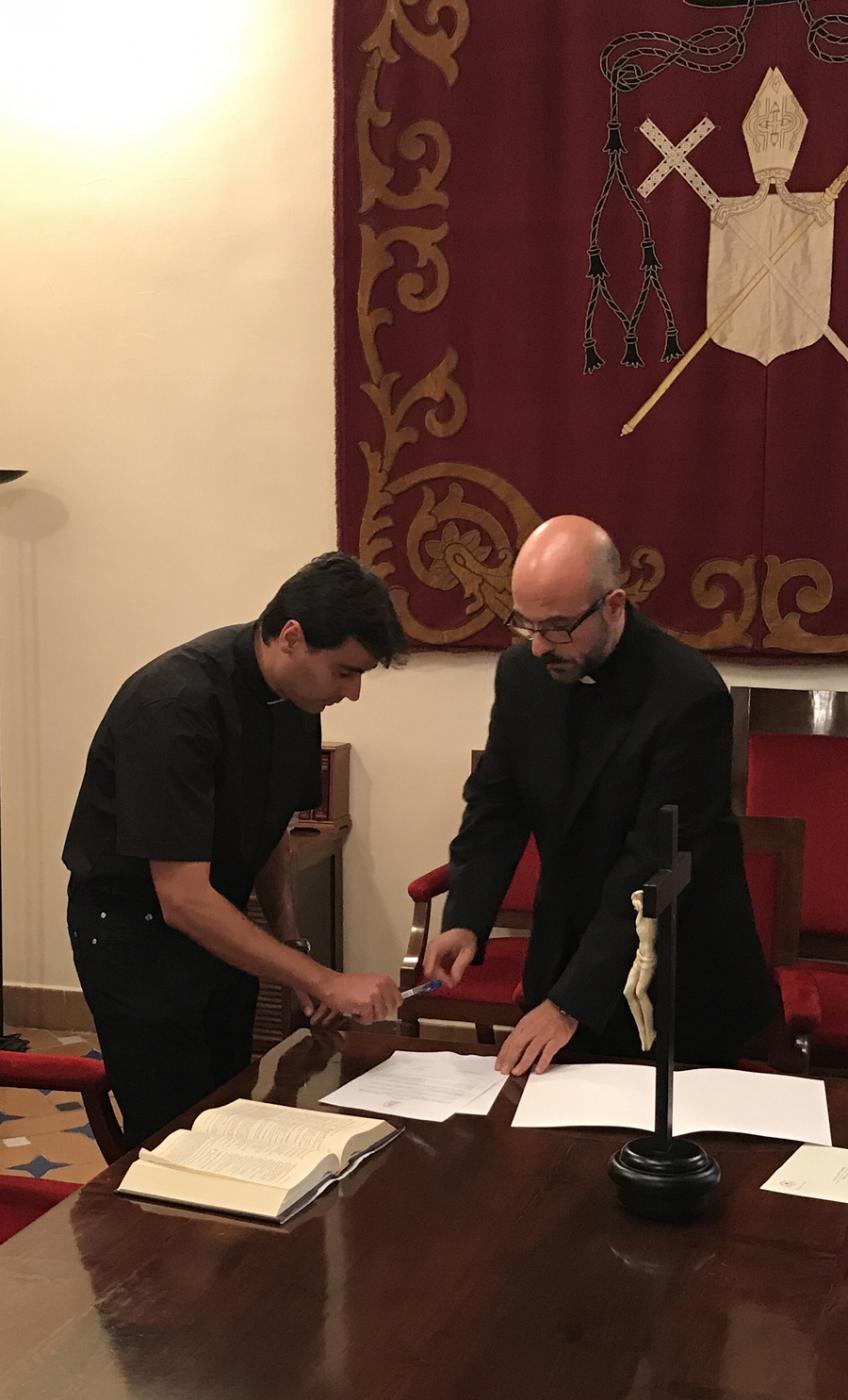 Juramento y Profesión de Fe del Defensor del Vínculo, el sacerdote Rafael Navarro Cortés, en la Sala de Juntas del Palacio Episcopal