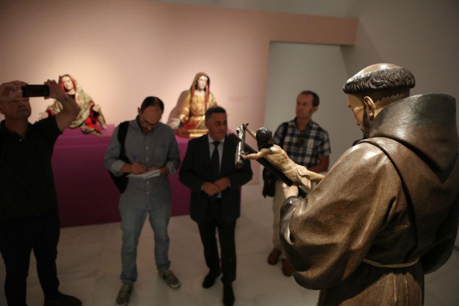 Momento del pase de prensa de la exposición de Fernando Ortiz en ArsMálaga Palacio Episcopal// S. FENOSA