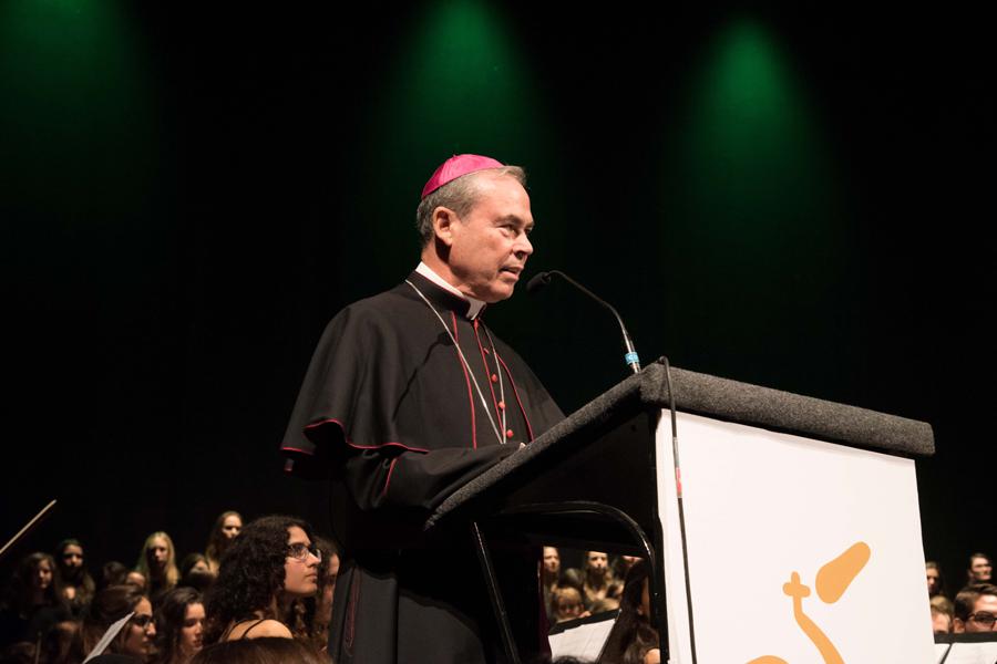 Mons. Catalá en el acto de conmemoración del 25 aniversario de la Fundación Victoria // F. GRIÑÁN