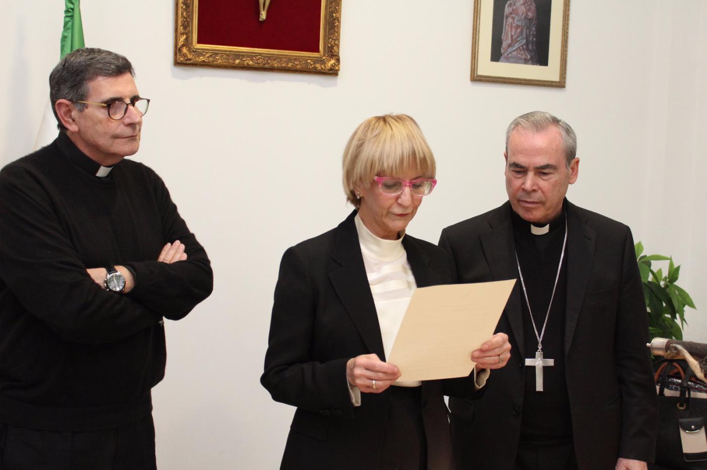 Inmaculada Román toma posesión como Patrono de la Fundación Victoria