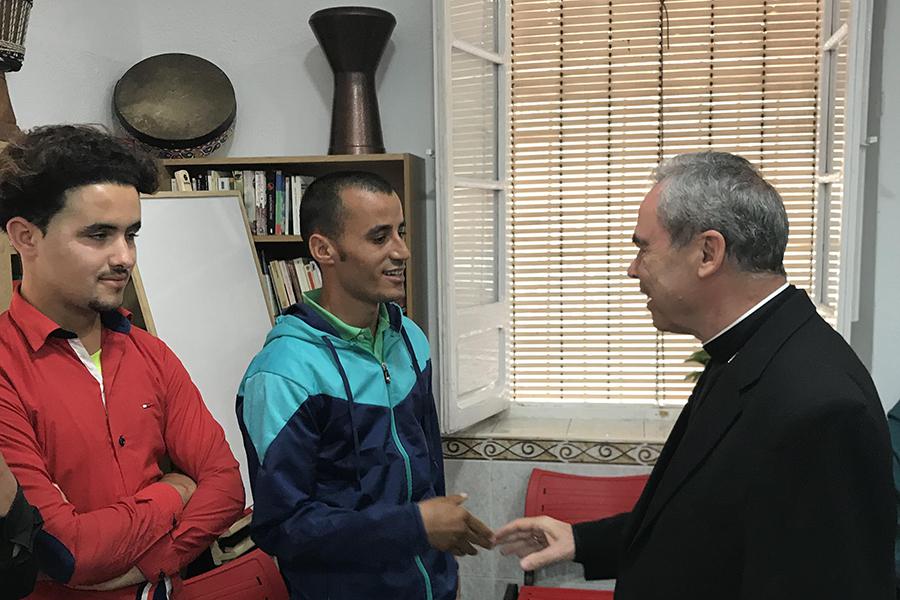 Imágenes de la visita del Obispo de Málaga al centro de acogida de inmigrantes de las Damas Apostólicas
