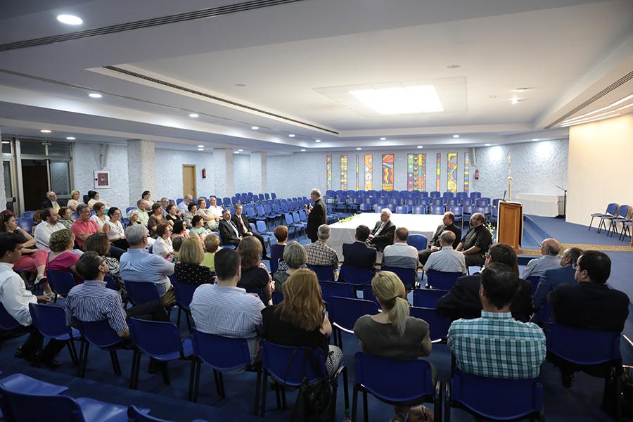 Momento de la Asamblea Parroquial durante la visita pastoral a San Patricio. FOTO: S. FENOSA