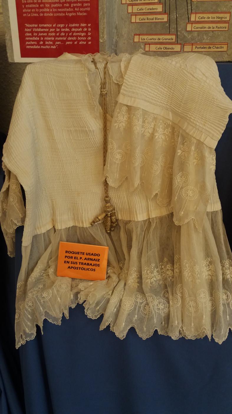 Roquete usado por el Padre Arnaiz
