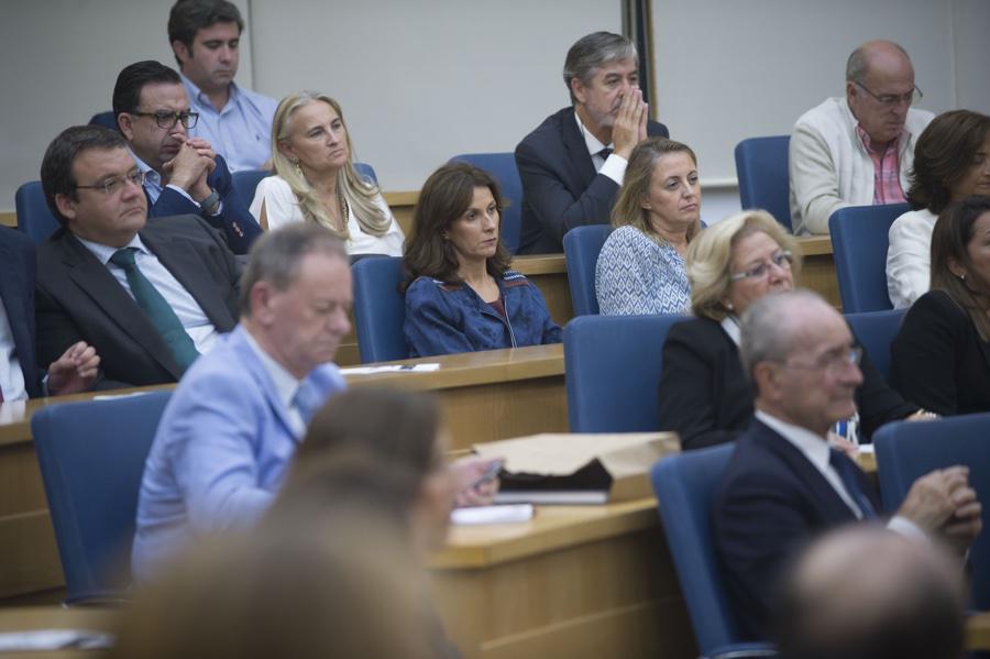 Momento de la conferencia del Obispo de Málaga, Jesús Catalá, en el Instituto Internacional San Telmo