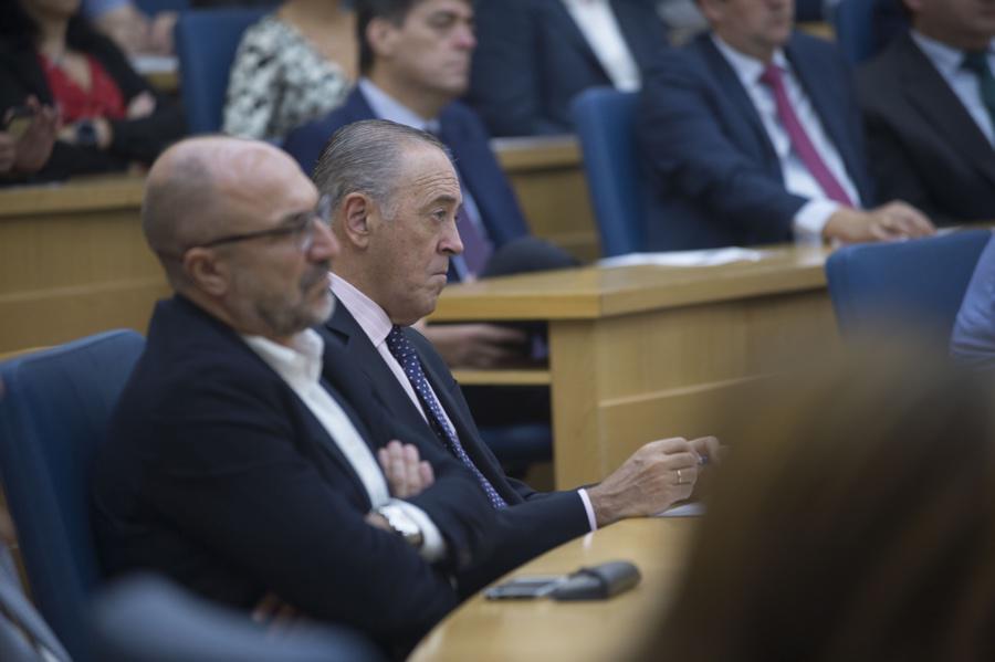 Momento de la conferencia del Obispo de Málaga, Jesús Catalá, en el Instituto Internacional San Telmo