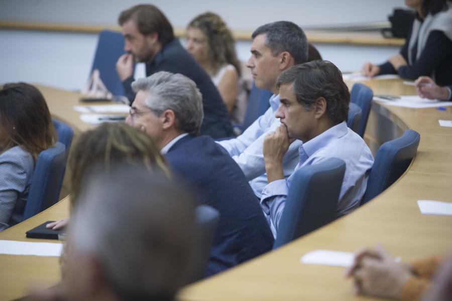 Momento de la conferencia del Obispo de Málaga, Jesús Catalá, en el Instituto Internacional San Telmo