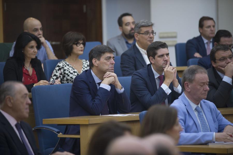 Momento de la conferencia del Obispo de Málaga, Jesús Catalá, en el Instituto Internacional San Telmo