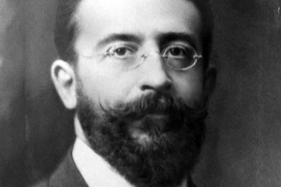 El doctor Gálvez Ginachero se mira en El Espejo Málaga