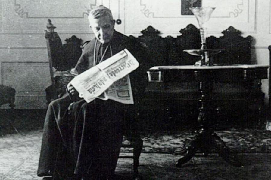 El beato Marcelo Spínola, en su despacho