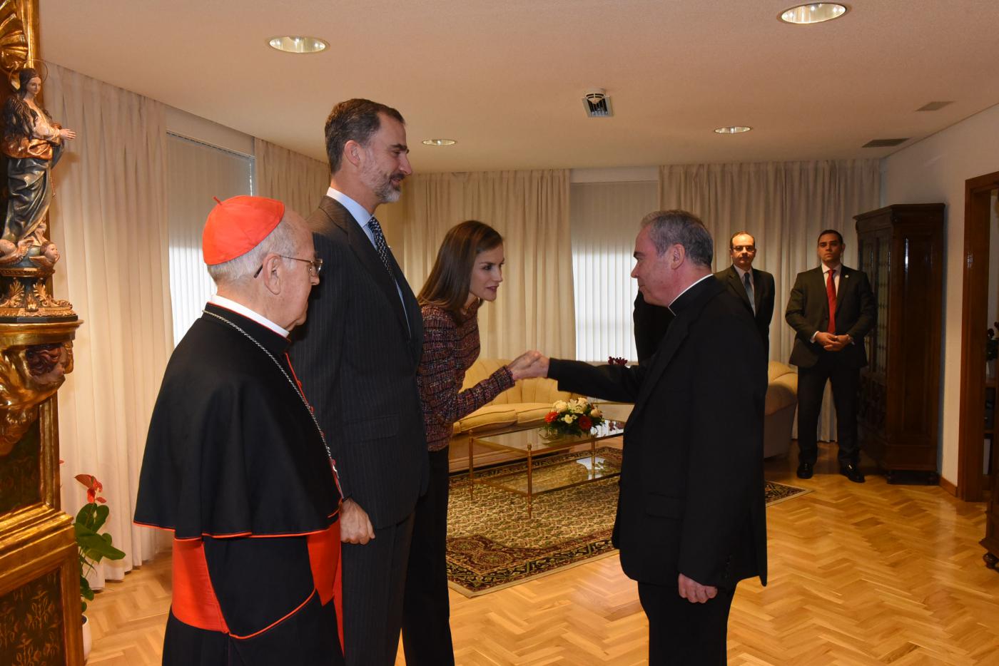 Don Jesús con los Reyes de España