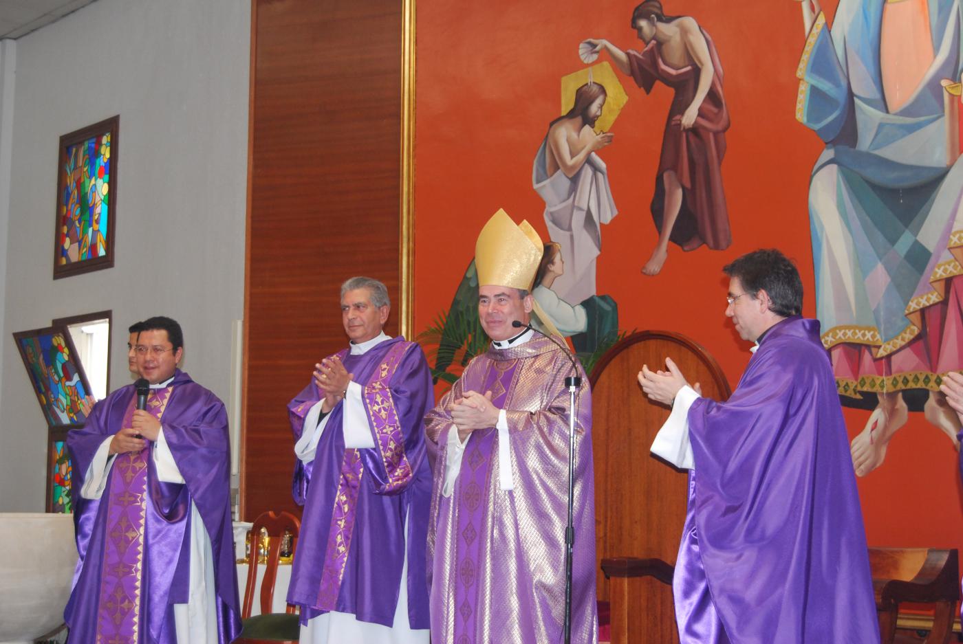 Don Jesús visita Parroquia de San Antonio María Claret