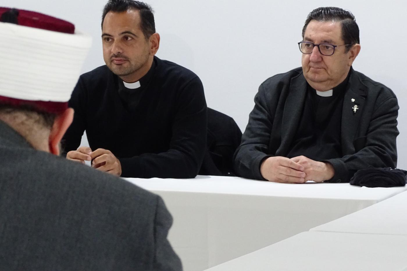 Sacerdotes e imanes, en la mezquita de Fuengirola