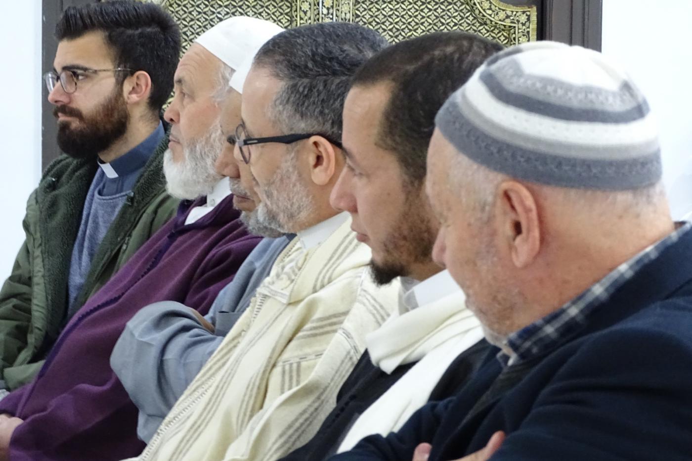 Sacerdotes e imanes, en la mezquita de Fuengirola