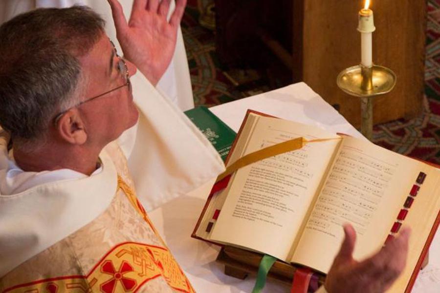 ¿Sabías que durante la plegaria eucarística no se debe cantar otra cosa?