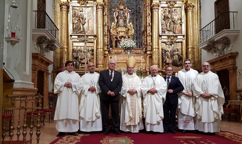 Concesión de la Medalla de Oro de la Hermandad de Santa María de la Victoria al Rvdo. D. Ignacio Mantilla de los Ríos Roja y a D. Francisco Toledo