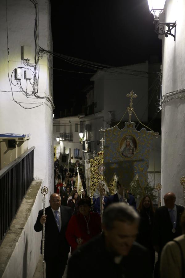 Rosario vespertino con la participación de estandartes de todas las Patronas Marianas de la Diócesis de Málaga, en Algarrobo // Y. MARTÍN