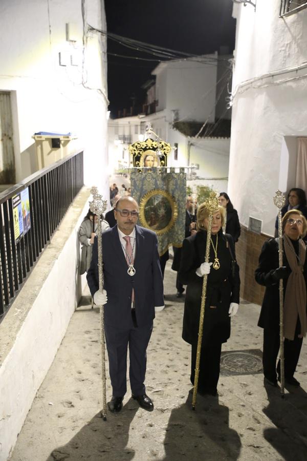 Rosario vespertino con la participación de estandartes de todas las Patronas Marianas de la Diócesis de Málaga, en Algarrobo // Y. MARTÍN